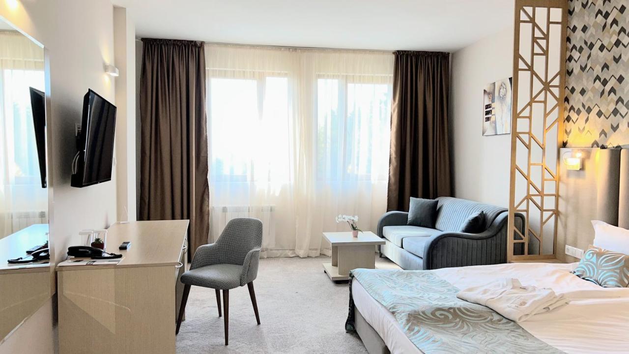 Hotel Orpheus - Casino And Spa パンポロボ エクステリア 写真