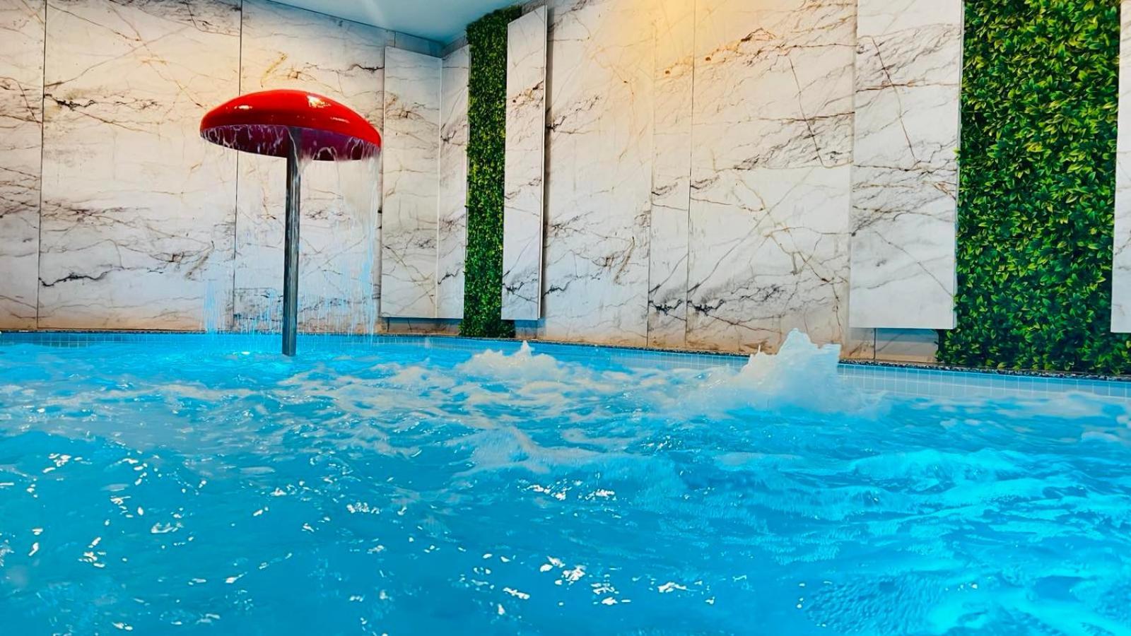 Hotel Orpheus - Casino And Spa パンポロボ エクステリア 写真